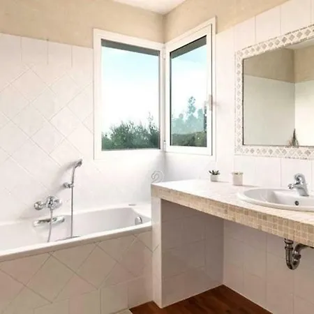 Villa Sleeps 6 Pool Air Con Wifi Monticello