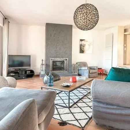 Sleeps 6 Pool Air Con Wifi Villa Monticello